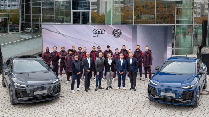 FC Bayern players stand together with FC Bayern's sports director and Audi board member Geoffrey Bouquot