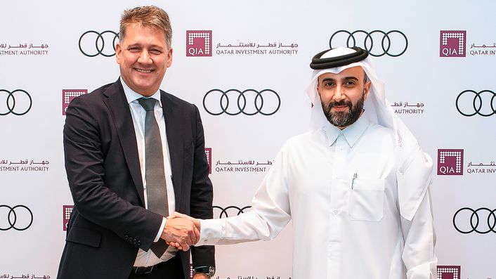 Gernot Döllner and Mohammed Al-Sowaidi shake hands