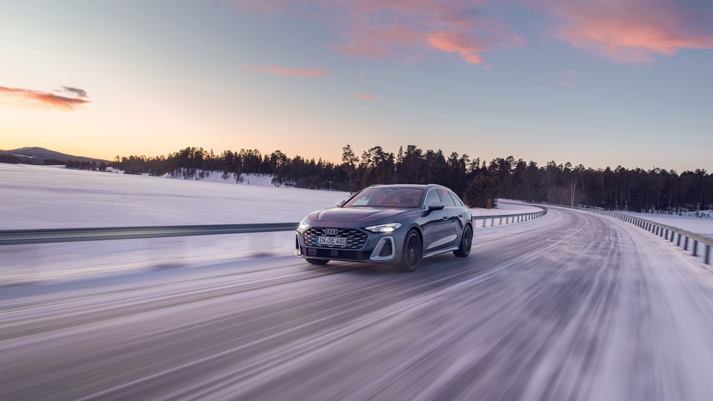 Audi S5 Avant in the snow