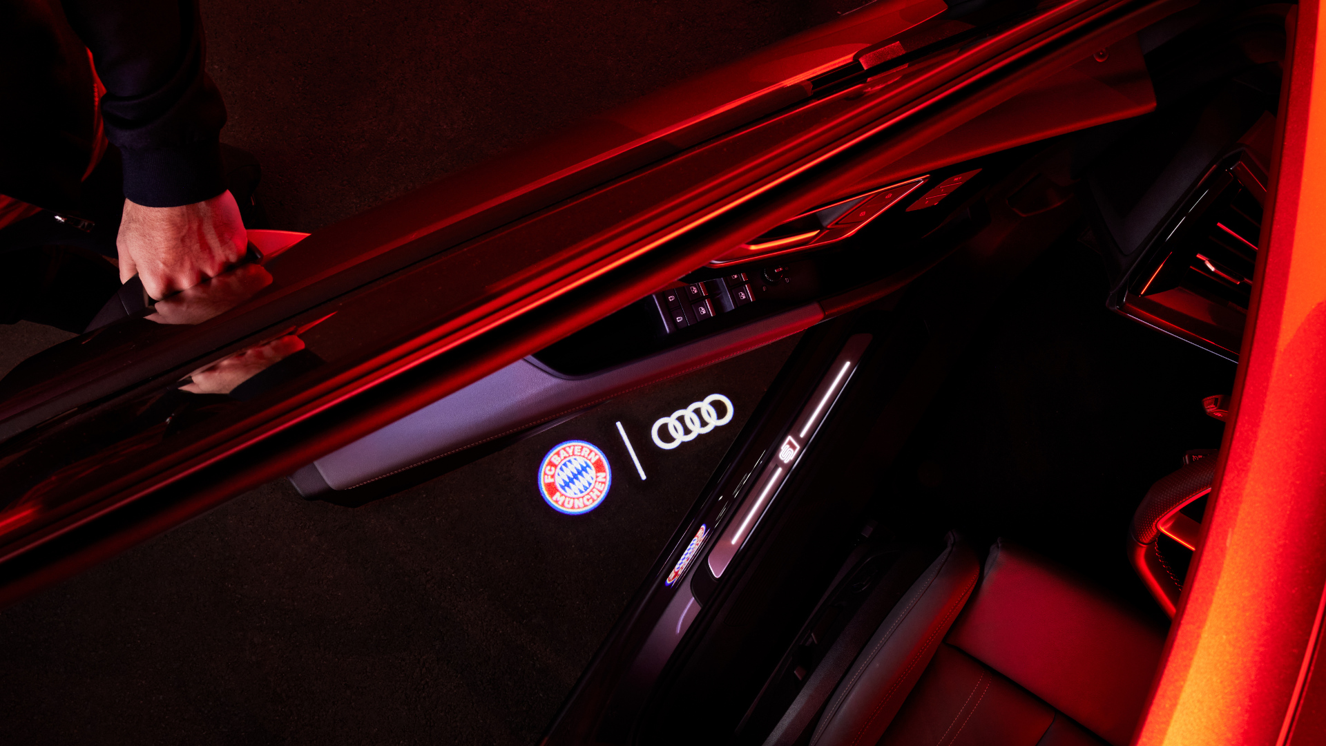 Audi symbol store door light